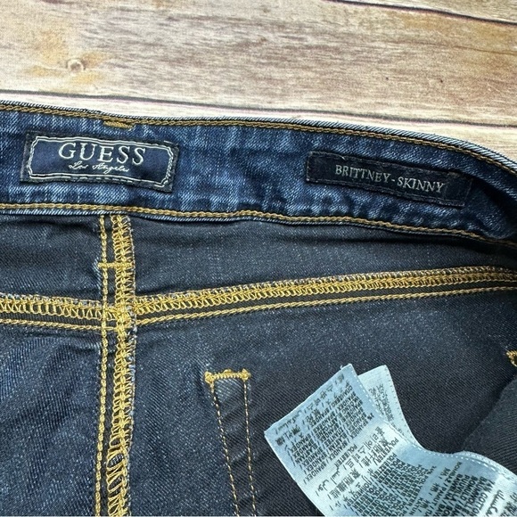 Guess Brittney Skinny Blue Denim Cutoff Jean Shorts Women's Size 27 Long Bermuda - Picture 11 of 12